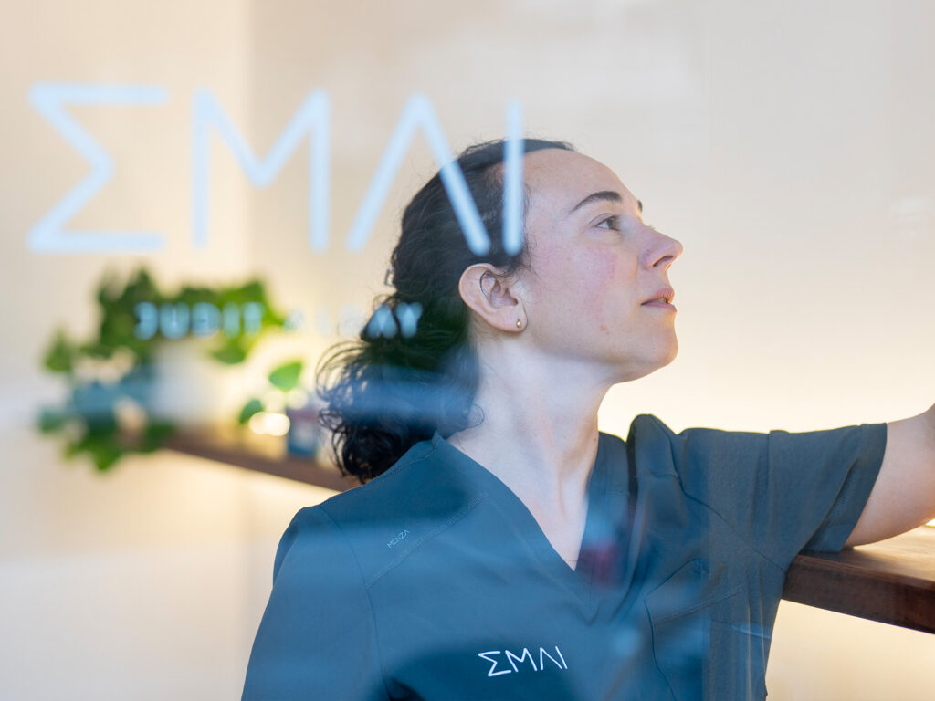 Judit Alday, fisioterapeuta y osteópata, en el centro EMAI